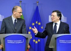 El jefe de la Comisión Europea, José Barroso (d), y el primer ministro italiano, Enrico Letta, el 2 de mayo en Bruselas