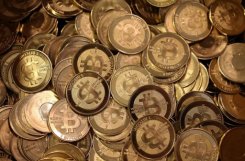 Una pila de Bitcoins fotografiada en Sandy, Utah en abril pasado