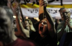 Una israelí reclama justicia social y protesta por el alto coste de la vida el 18 d emayo de 2013 en Tel Aviv