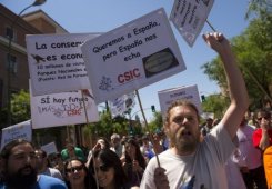 Científicos españoles protestan en contra de lo recortes presupuestales del gobierno hacia la investigación el 14 de junio de 2013.